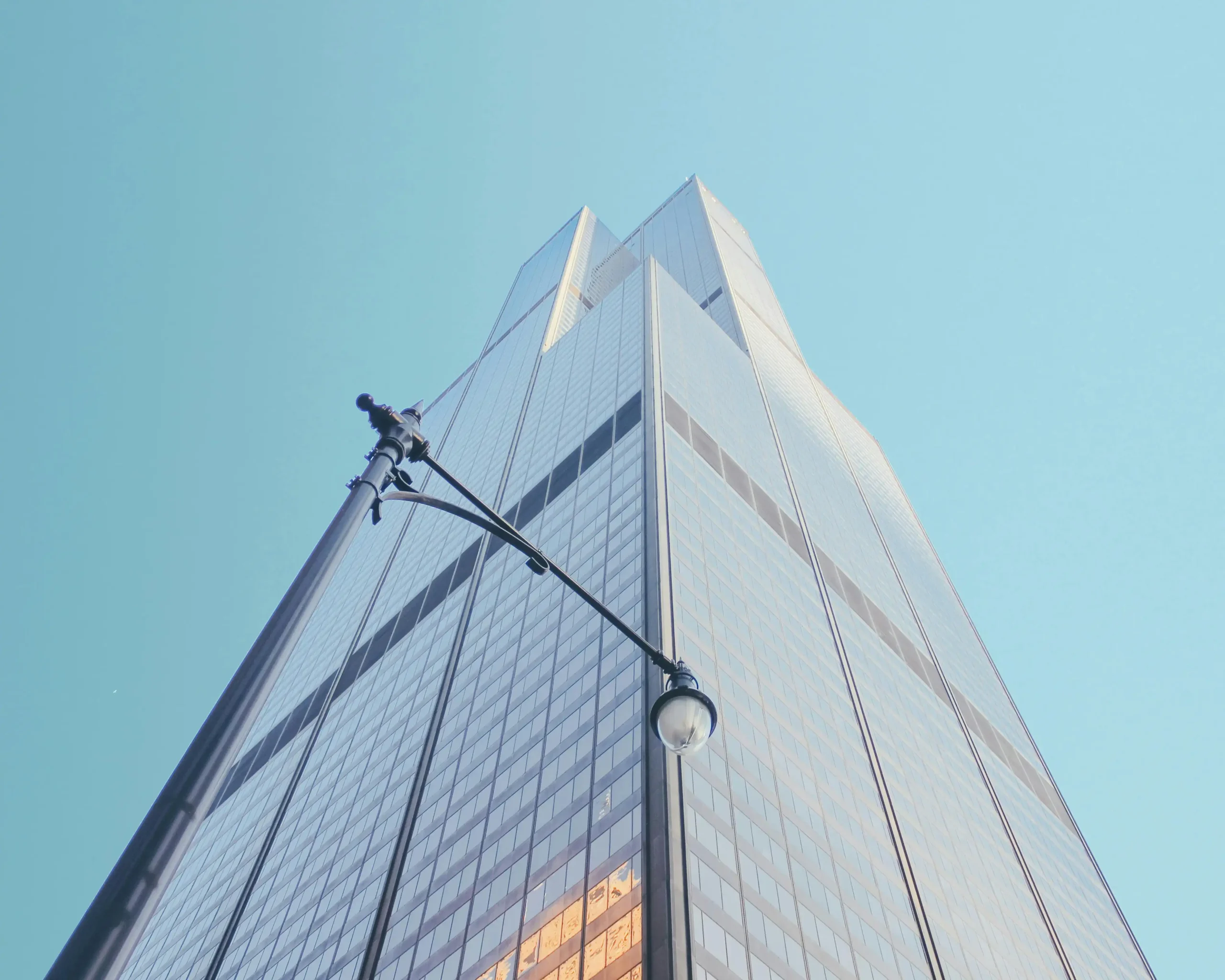 Willis Tower: A Chicago Icon of Resilience and Innovation