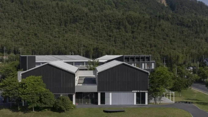 NoXbase Hotel by ClubBuildShop Architects