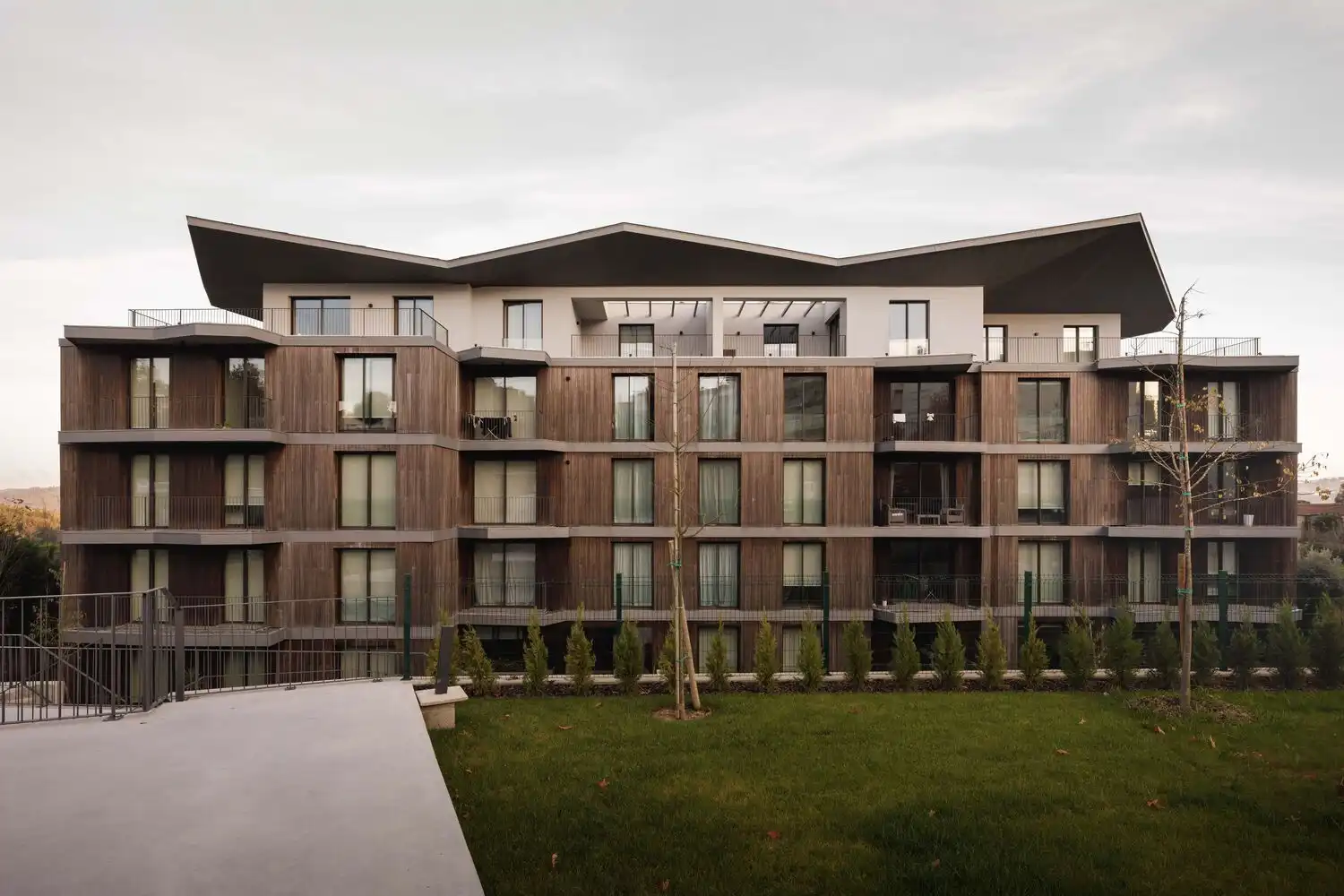 Riverside Condominium by MJARC Arquitects