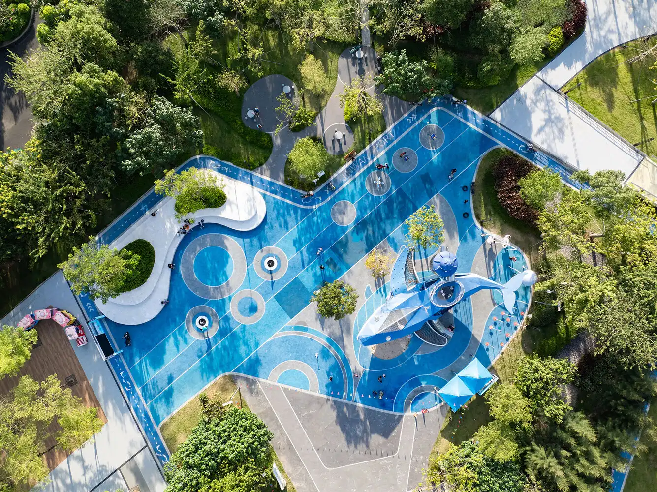 KING ONE Community Center by E+UV