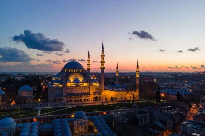 Mosque Design: 10 Most Beautiful Examples in the World