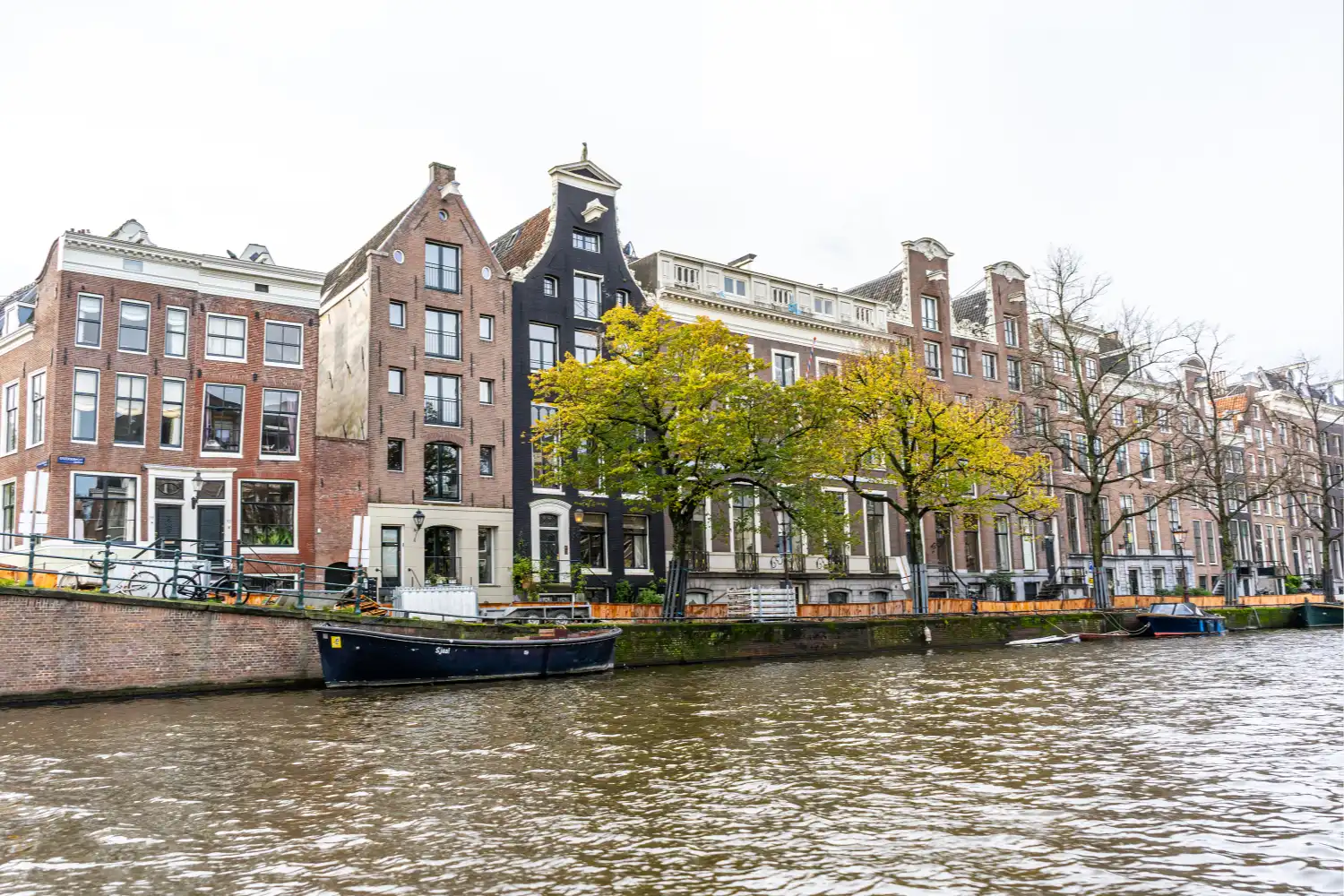 Cheap Canal-Side Apartments in Amsterdam: Best Areas, Prices, and Architectural Features