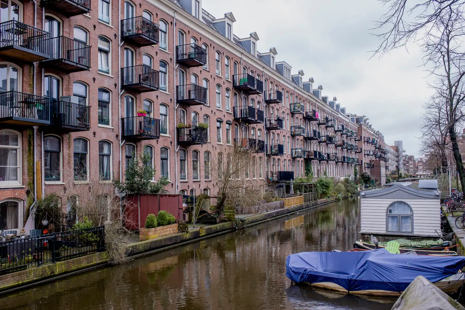 Cheap Canal-Side Apartments in Amsterdam: Best Areas, Prices, and Architectural Features