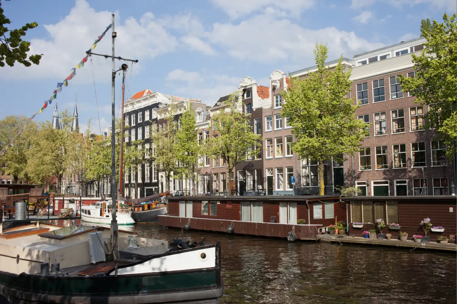 Cheap Canal-Side Apartments in Amsterdam: Best Areas, Prices, and Architectural Features