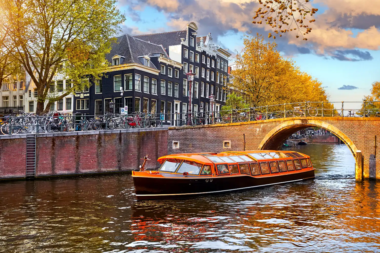 Cheap Canal-Side Apartments in Amsterdam: Best Areas, Prices, and Architectural Features