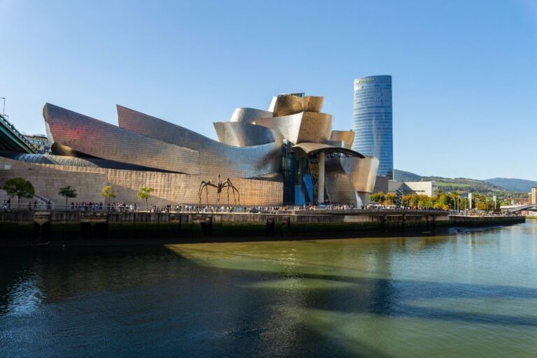 Deconstructivist Buildings: 8 Iconic Examples to Know | Learn ...