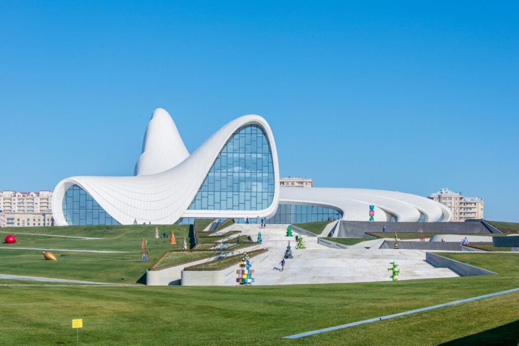 Deconstructivist Buildings: 8 Iconic Examples to Know | Learn ...
