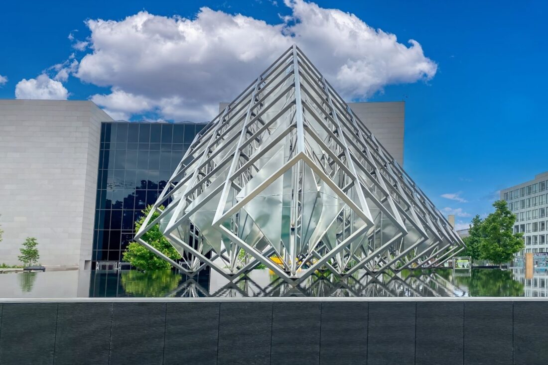 Deconstructivist Buildings: 8 Iconic Examples to Know | Learn ...