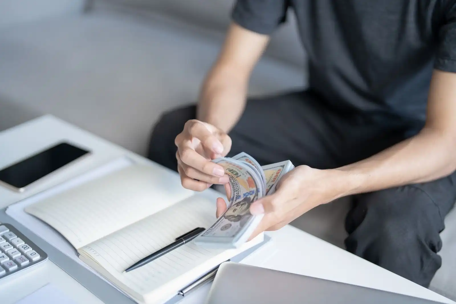 Financial Tips for Aspiring Architects: 10 Smart Money Moves