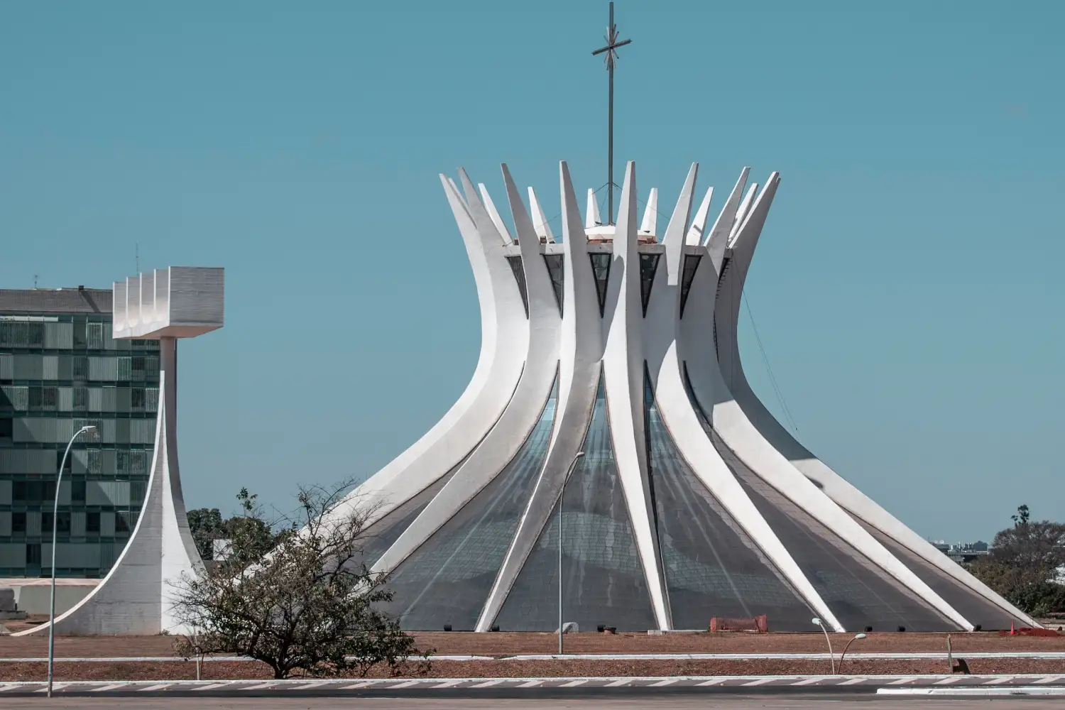 Mid-Century Modern Architecture: A Complete Guide to the Style