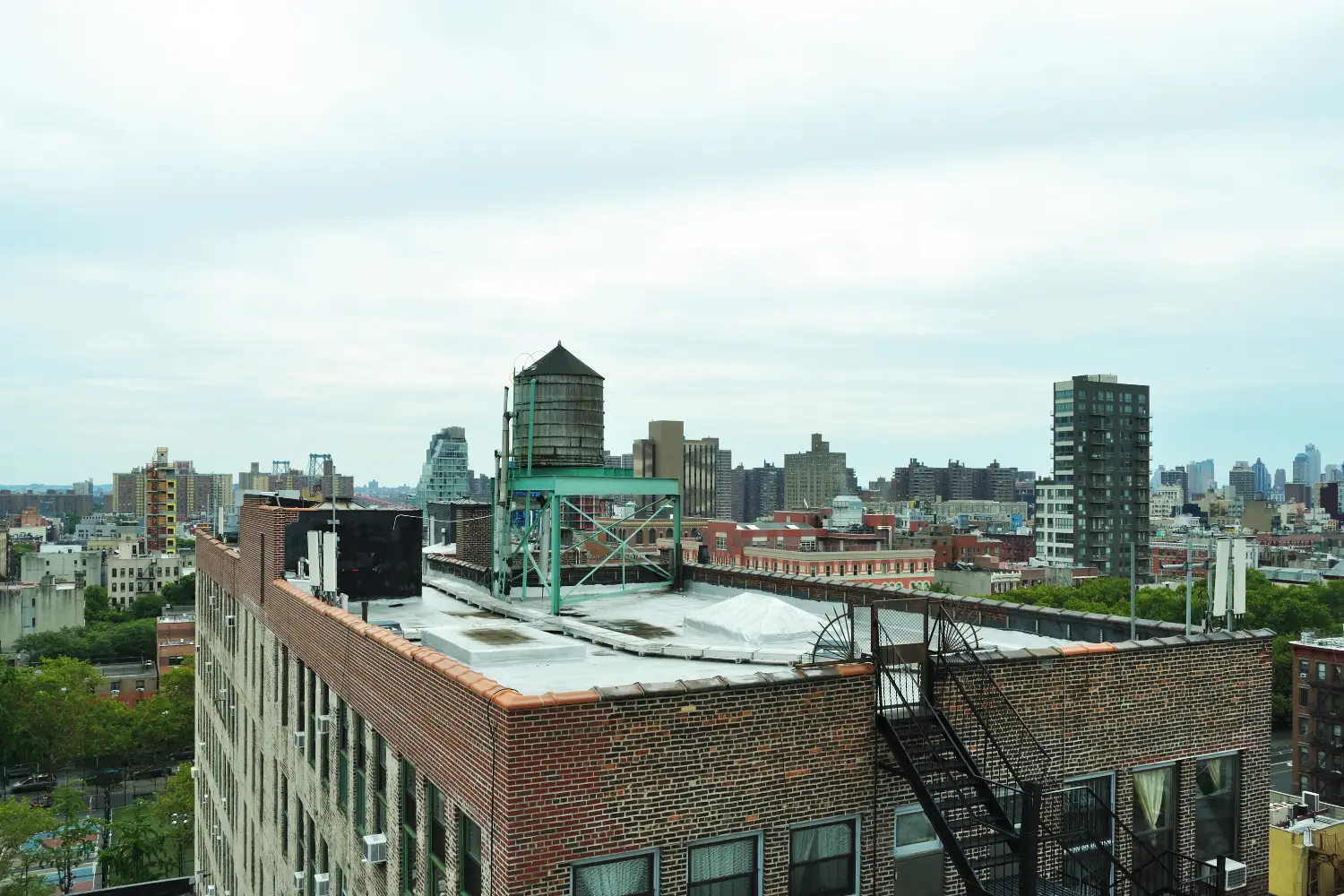 What Is a Parapet Wall? Types, Materials, and Roof Details