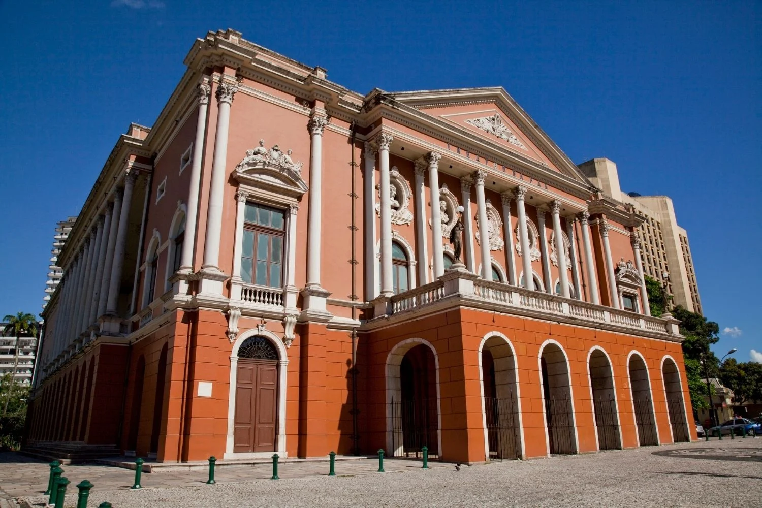 Neoclassical Architecture Examples: 10 Landmarks and How to Read Them