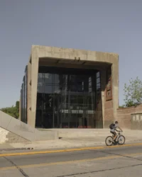 The recessed glazed facade and ramp at the Audiovisual Experimentation Center