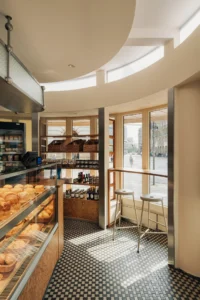 Display case and shelving inside Chleboteka Okraglak by CUDO