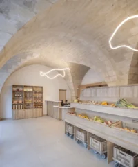 The solidarity grocery store under the vault at Espace Ambroise Croizat