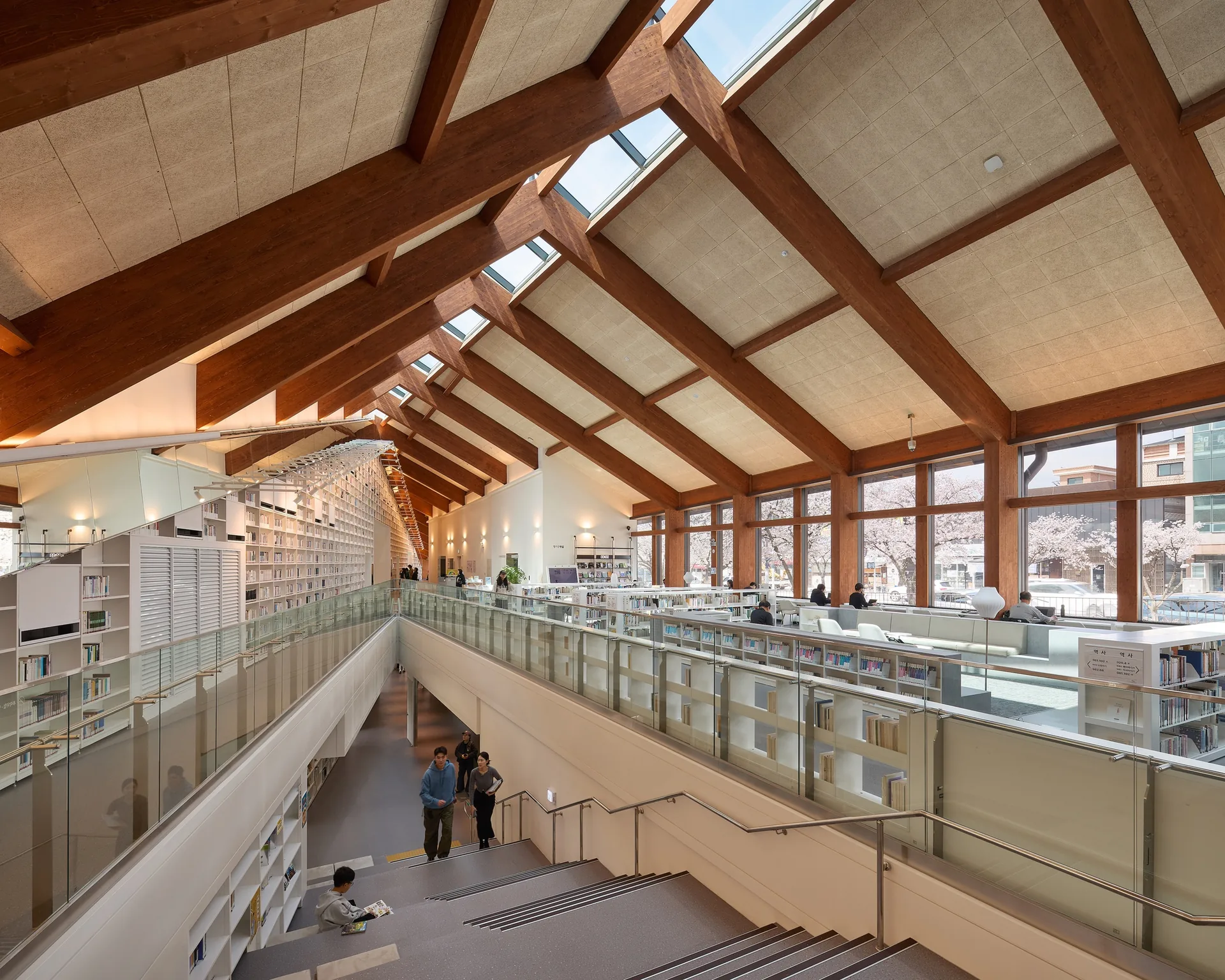 The stepped stair and mezzanine inside Gochang Hwang Yunseok Library