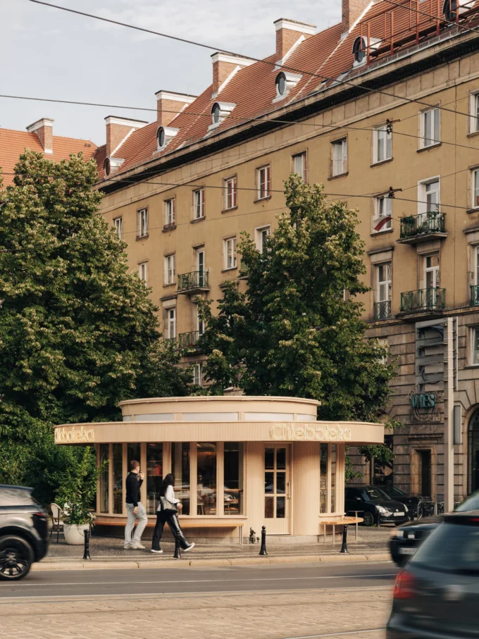 Chleboteka Okraglak by CUDO, the round bakery pavilion on Kosciuszki Square in Wroclaw