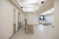 Waiting area with stone counter at Nafas-e-No Clinic by Event Office