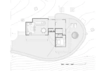 Plan of one level of the house with rooms around a curved terrace edge, Pedra Azul House by Escala Arquitetura